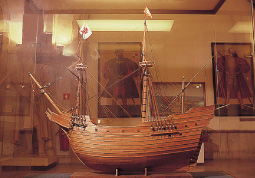 ナウ型帆船の模型（リスボン海事博物館蔵）